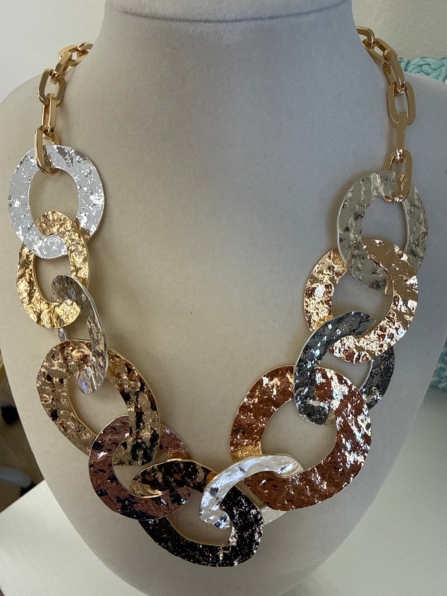 Chérie Hammered Link Necklace